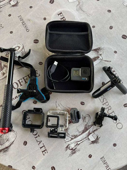 GoPro HERO 6 Black com vários acessórios