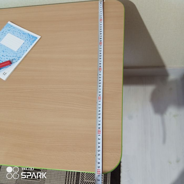 Дитяча парта з регулюванням висоти