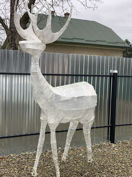 Продається олень з дроту,олень новорічний