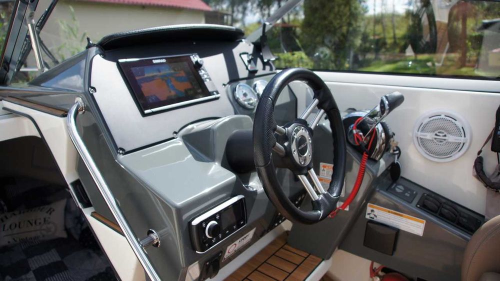 Uttern D77 szybka łódź motorowa dla rodziny Mercury 400 NOWA CENA