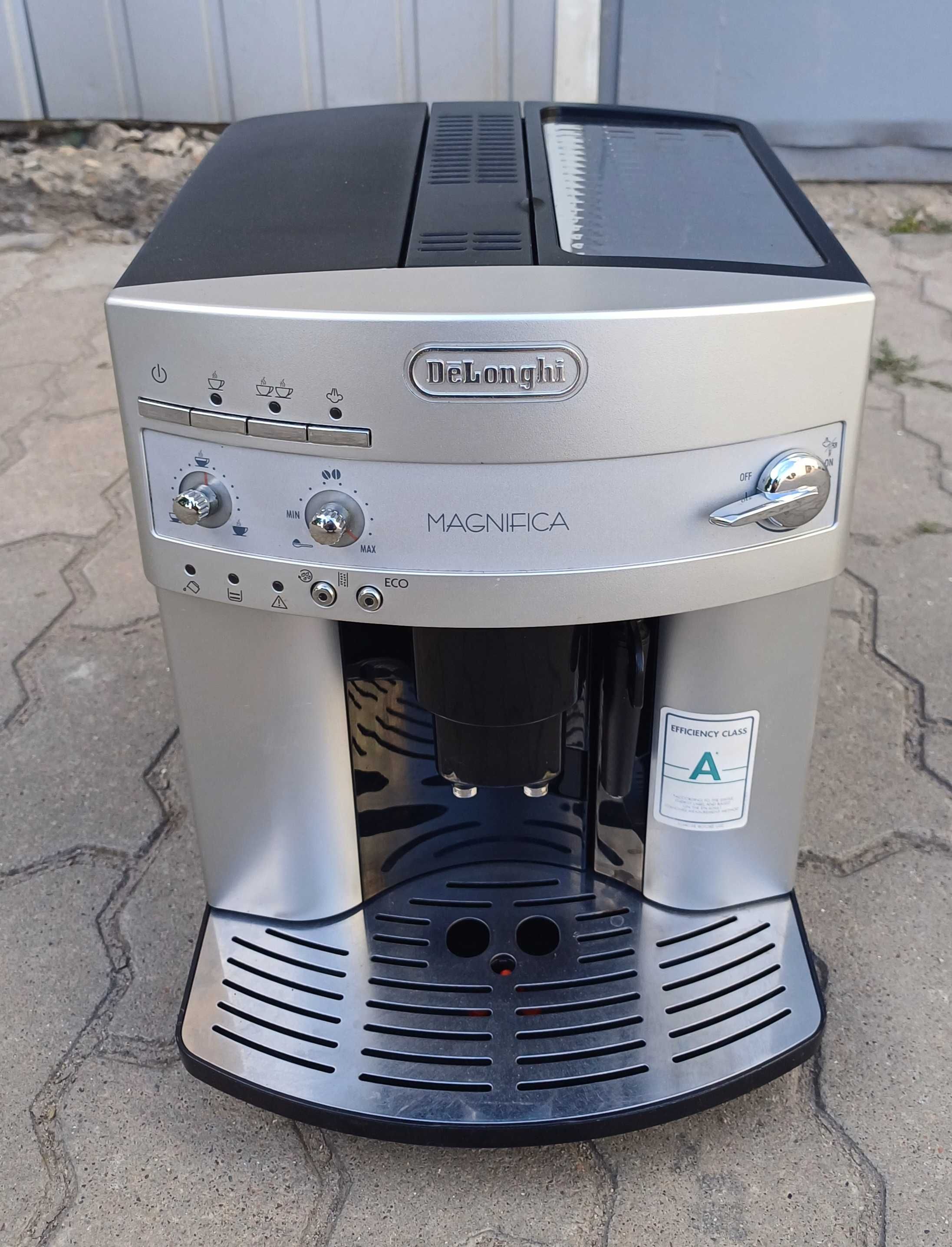 Кавомашина кавоварка DeLonghi ESAM 3200 S Magnifica б/в срібна