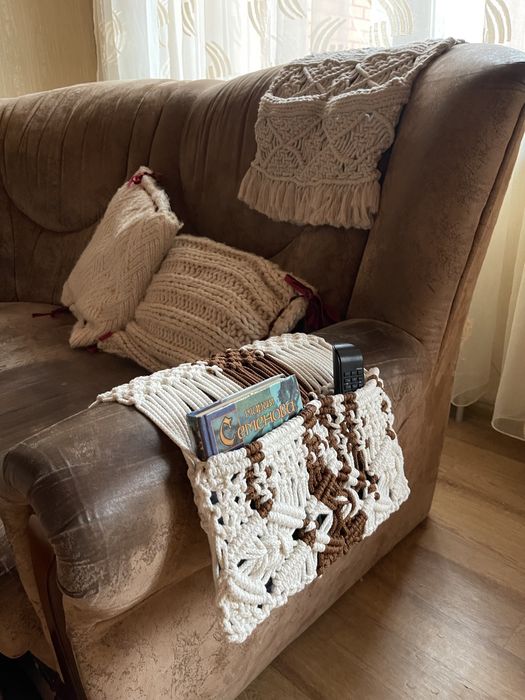 Макраме органайзер для пультів, гаджетів, книг тощо.