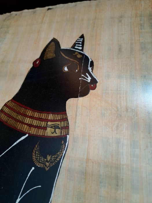 Papirus z egipską Bastet w ramie