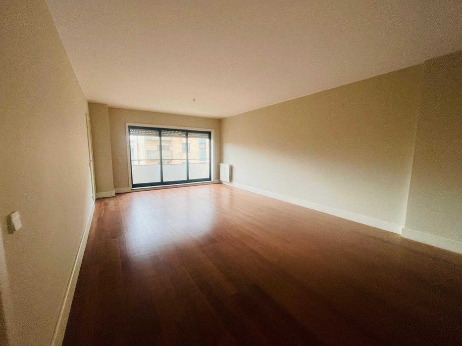 T2 suíte, lugar de garagem e arrumos- Edifício  - Pinheiro Manso