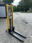 Masztowy wózek paletowy udźwig 700kg podnoszenie 1600mm
