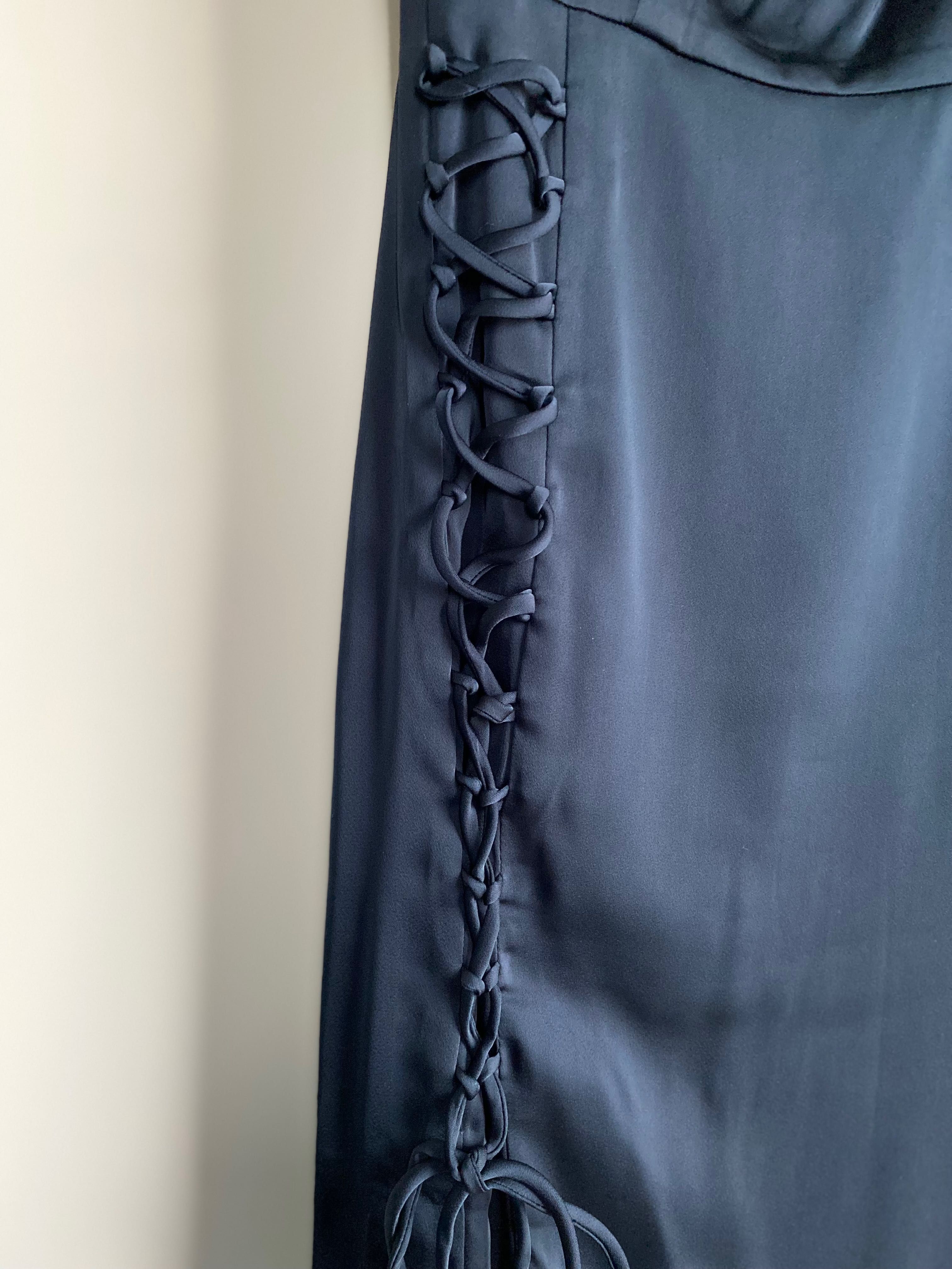 Vestido azul escuro acetinado