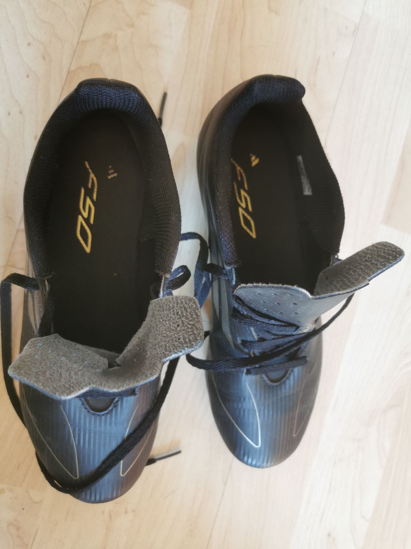 Buty piłkarskie korki adidas czarno-złote r. 38