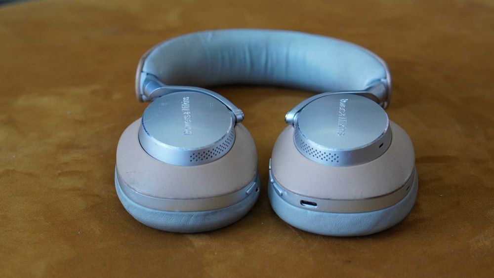 Bowers & Wilkins PX8 – kremowe, działające, normalne ślady używania
