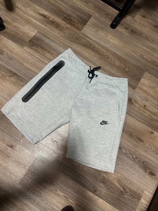 Шорти nike tech fleece