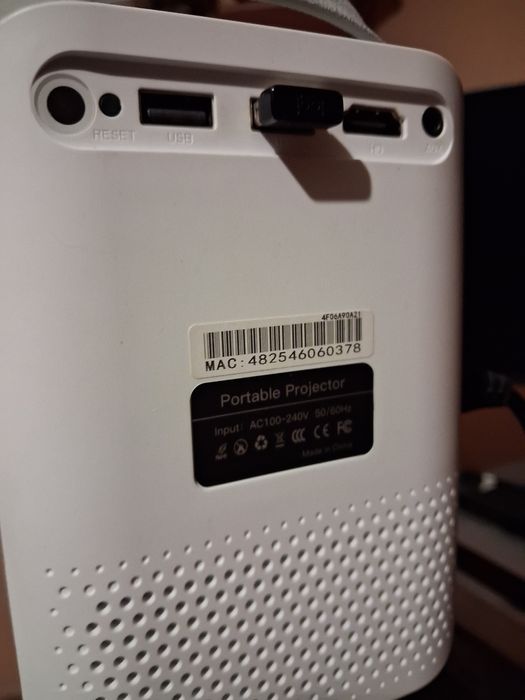 Проектор!2/32 з полотном!