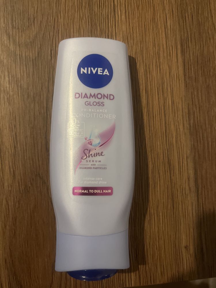 Odżywka Nivea Diamond Glossdo włosów łagodna 200 ml