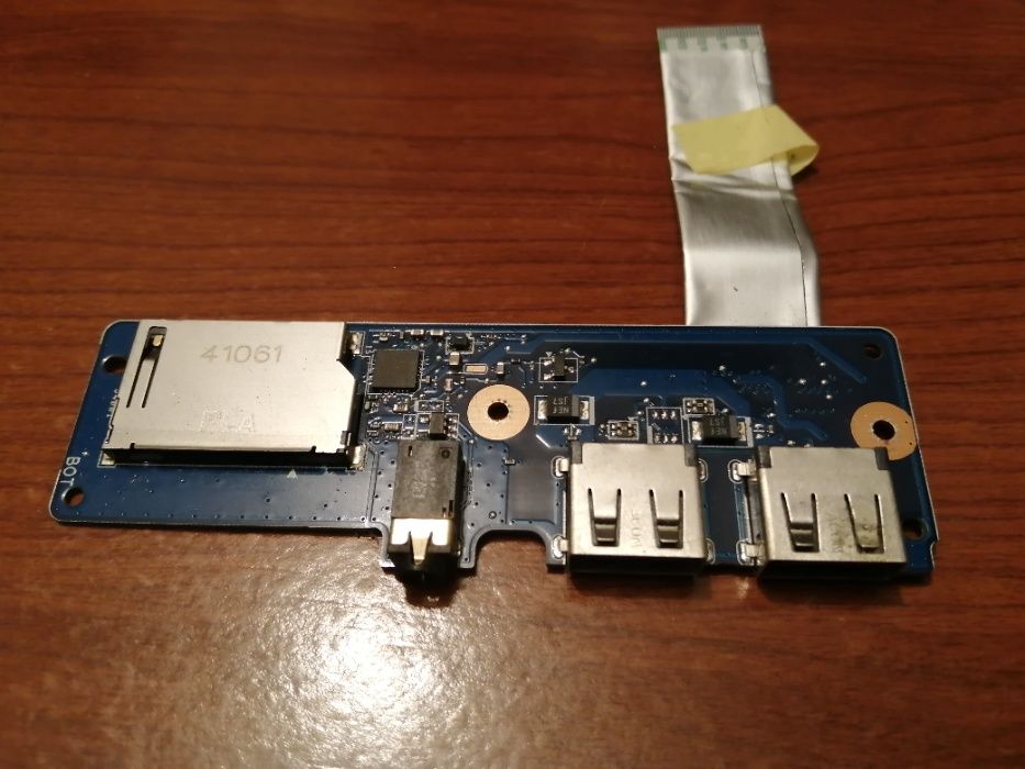 Portas USB conector Fones e leitor cartão SD Toshiba Satellite NB10-A