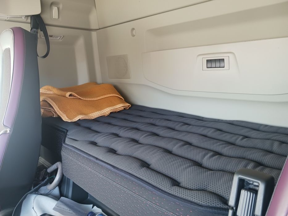 Camião Volvo 3 eixos, 500cv