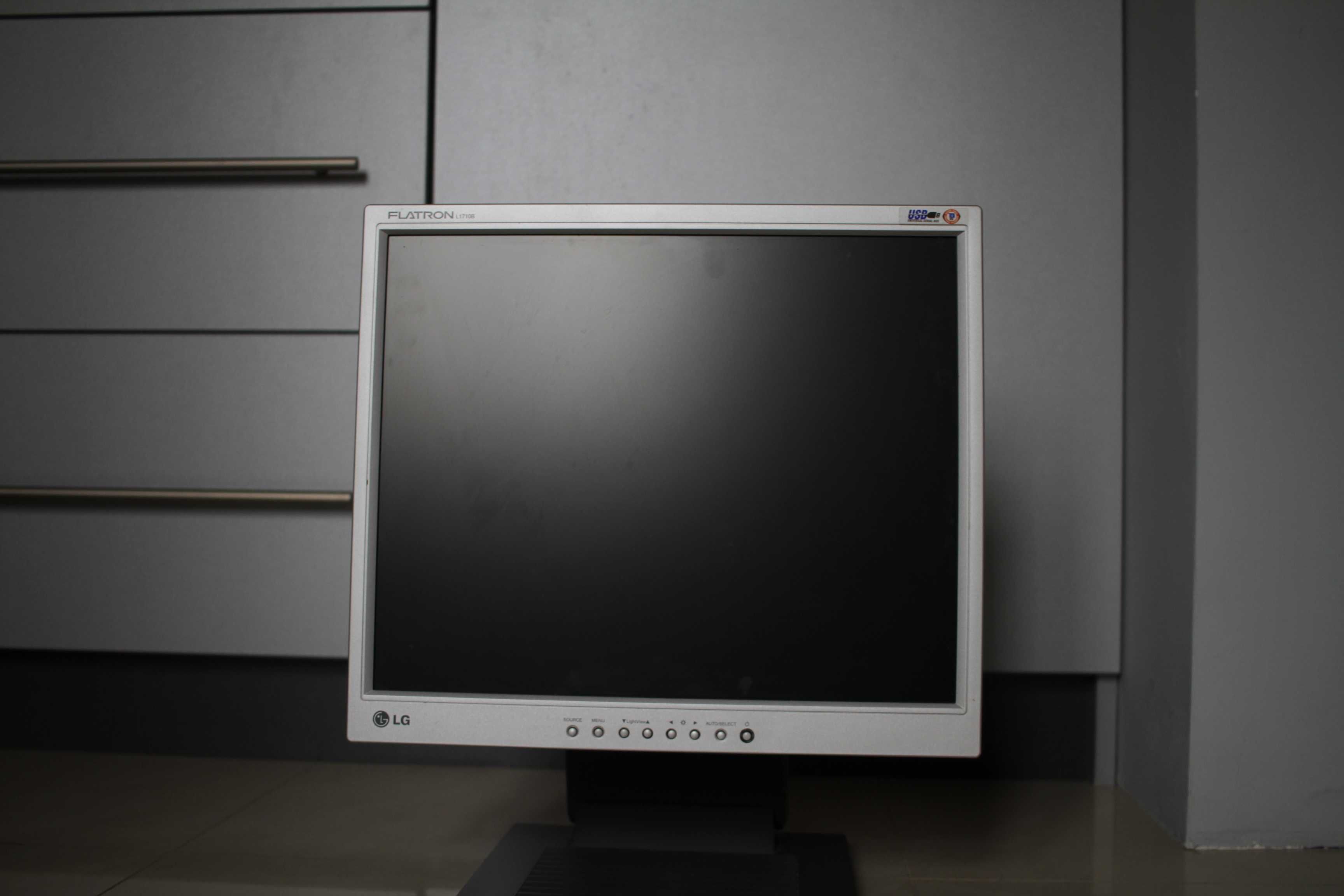 Zestaw komplet komputer monitor klawiatura 3 głośniki 5 elem