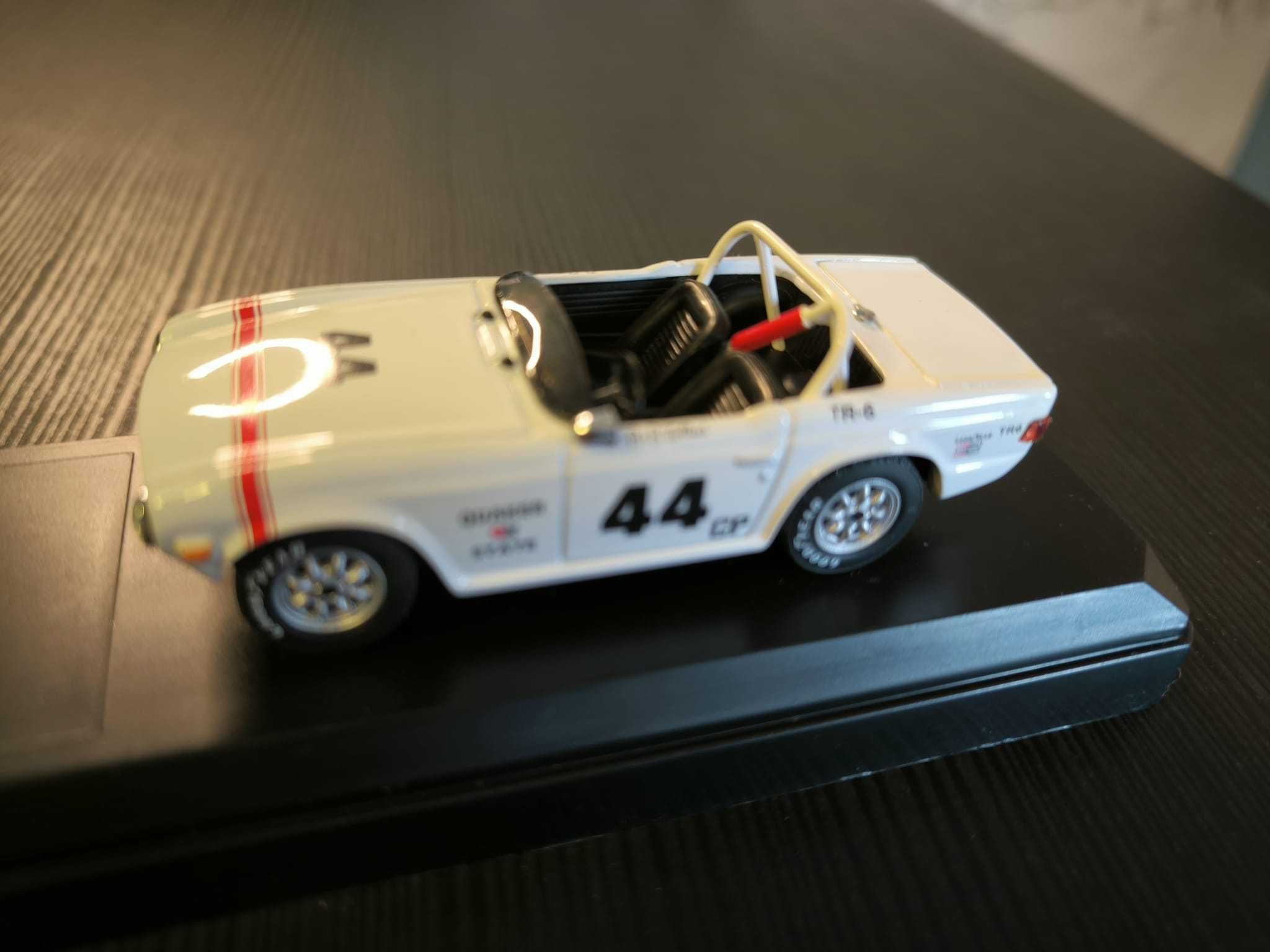 Miniatura Triunph TR6 Competition