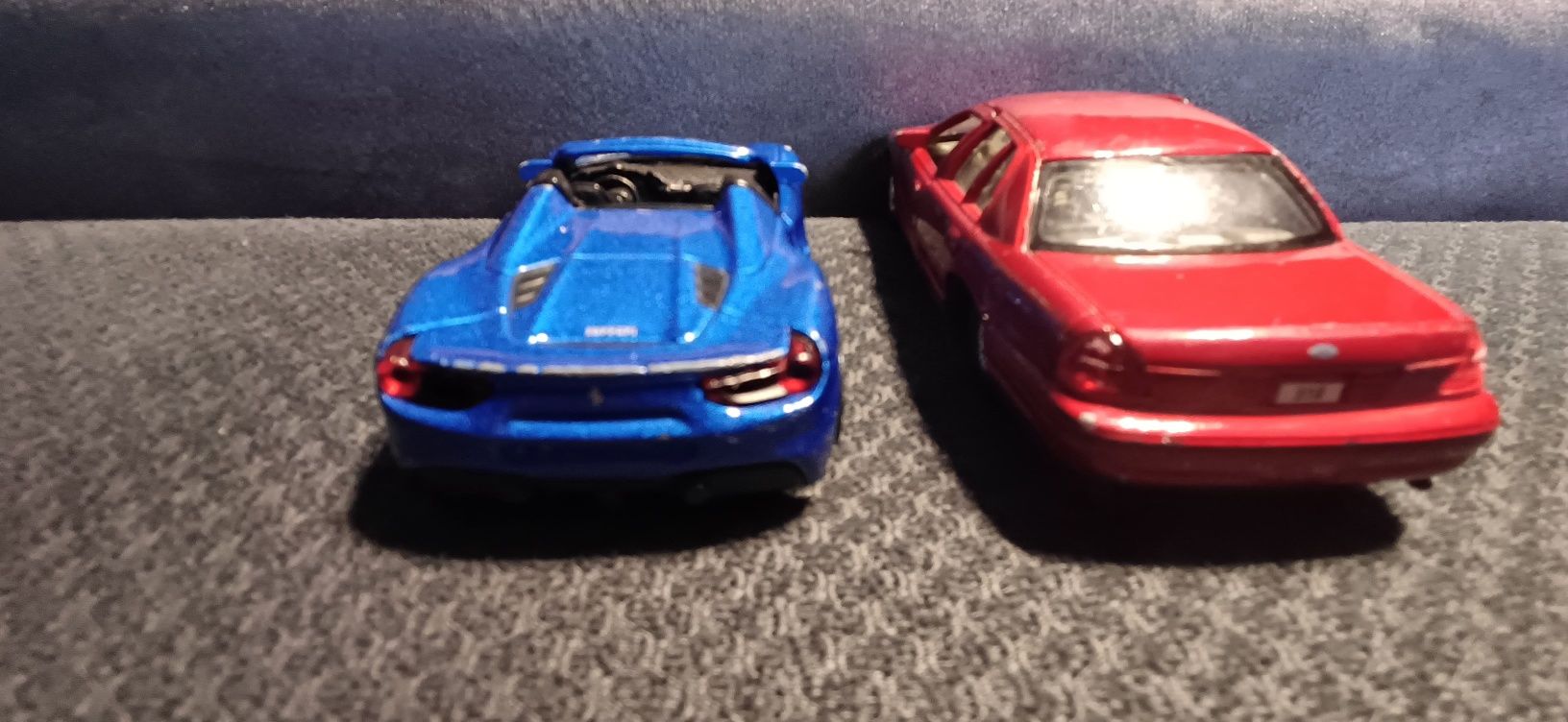 Zestaw 4 modele aut – Lamborghini, Ferrari, Ford 1999, Bentley – Burag