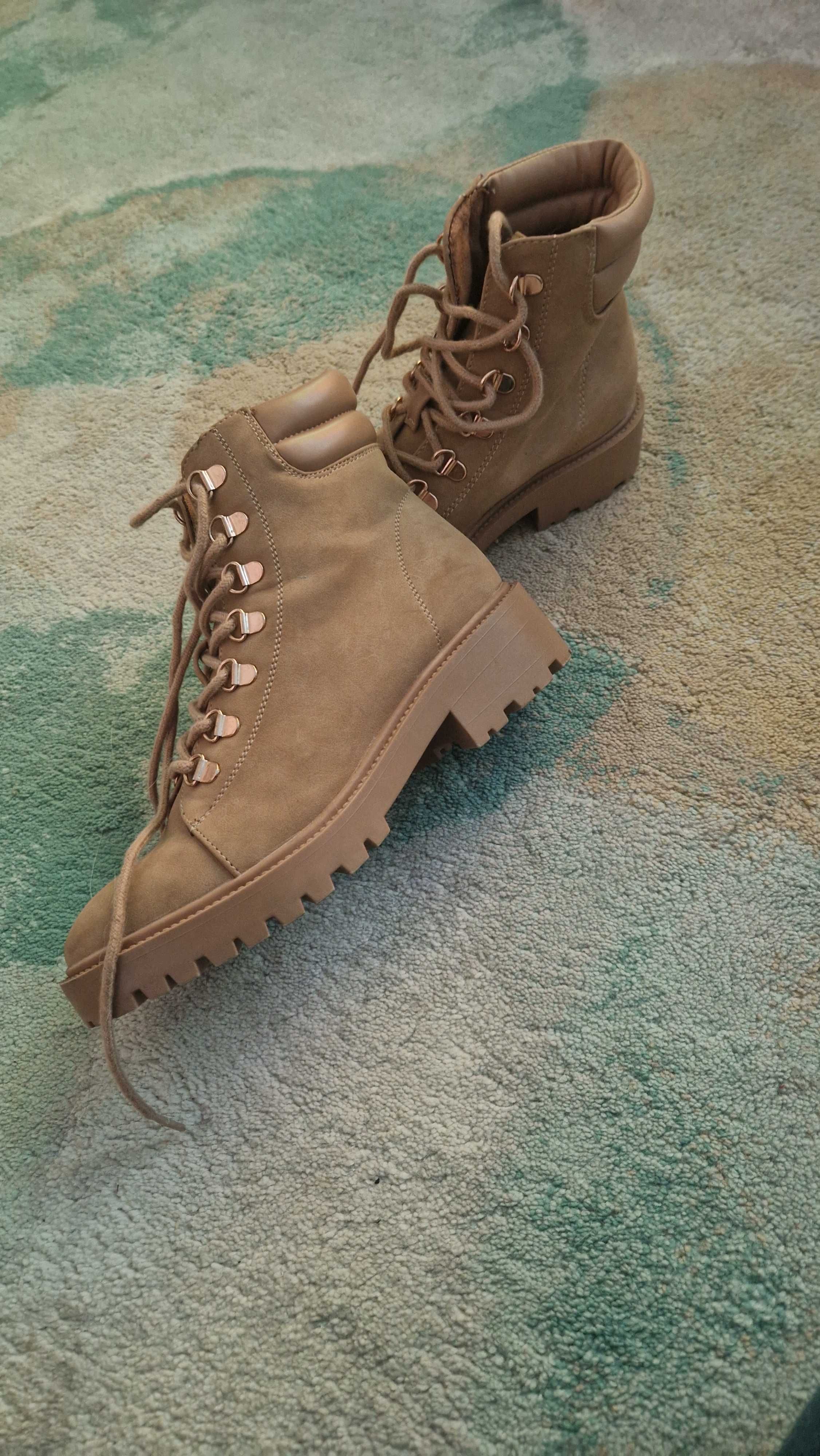 Botas cor camel para senhora