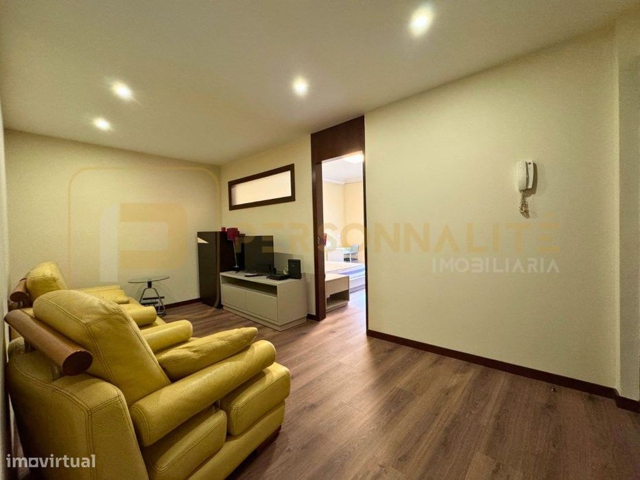 Apartamento T2 MOBILADO / Zona do estádio