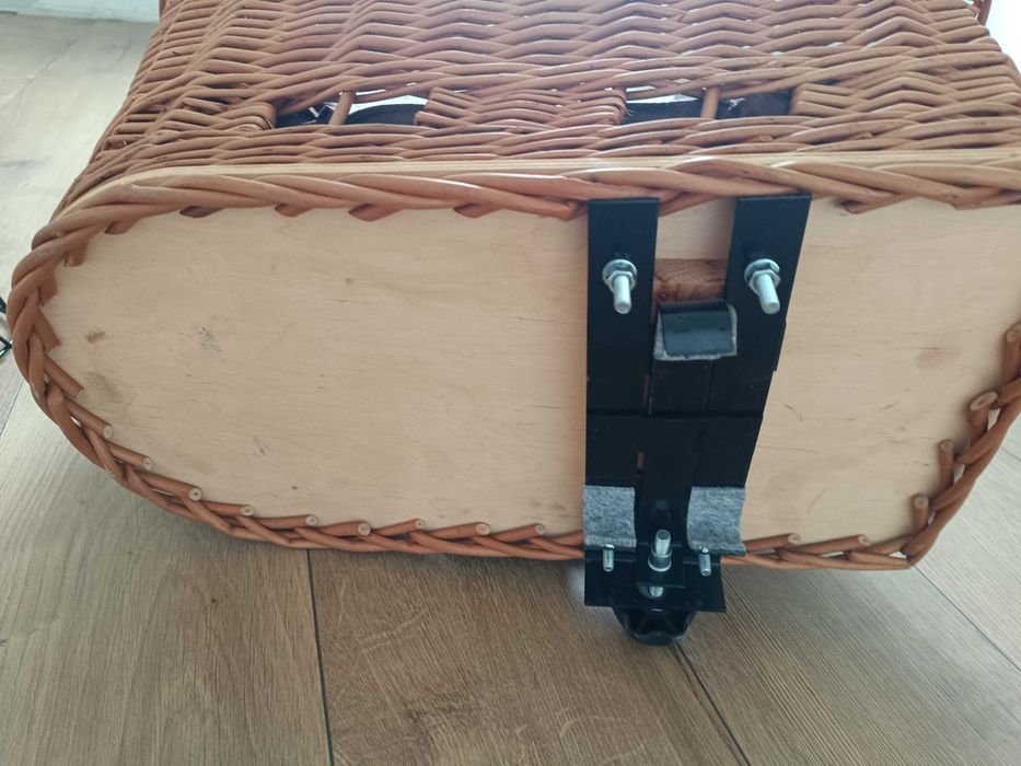 Kosz wiklinowy na rower dla psa z poduszką, transporter