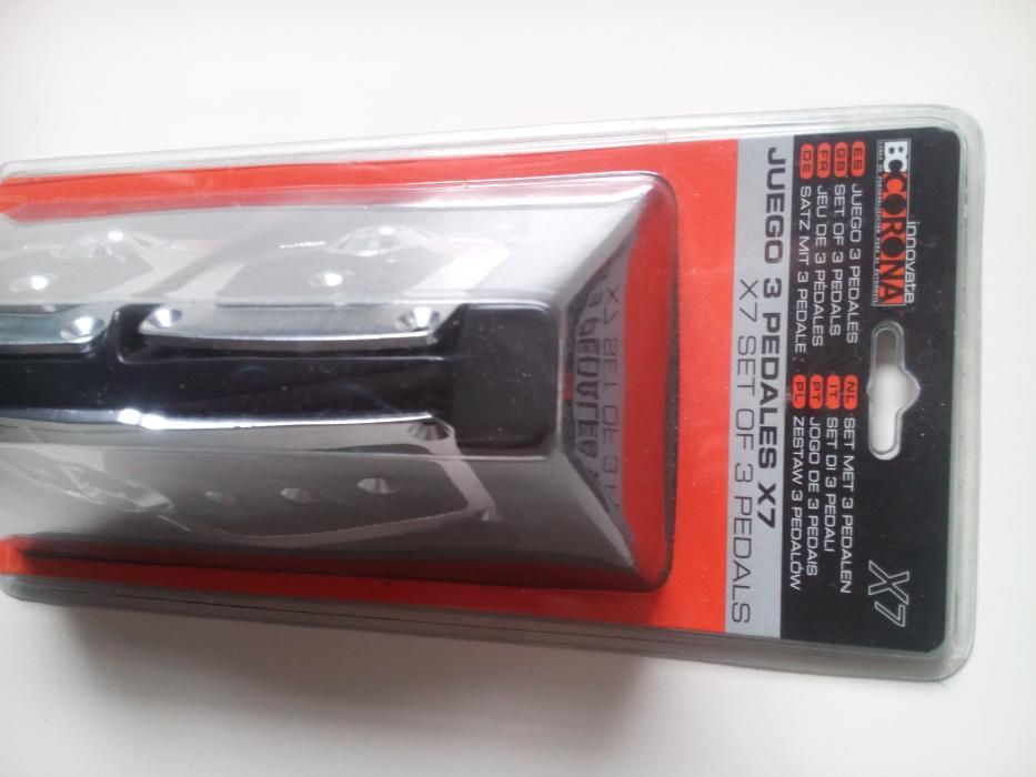 jogo de 3 pedais para automóvel. Novo a estrear / selado