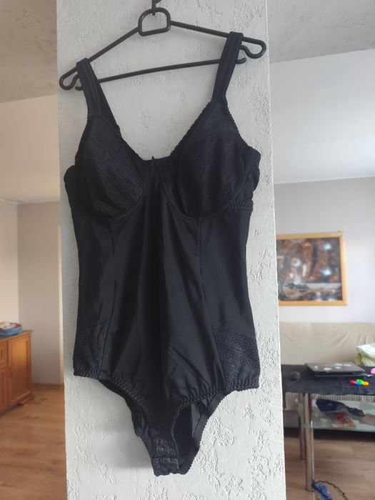 Body wyszczuplające z koronką na regulowane ramiączka rozm 90C.