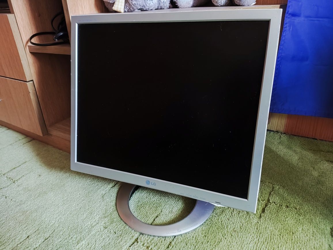 Монитор 19" LG UltraSlim L1970HR-WF