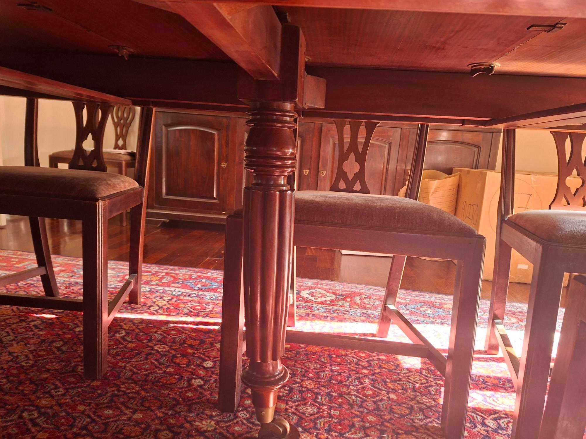 Sala Jantar mesa tipo George 8, 4  armários aparador e 10 cadeiras