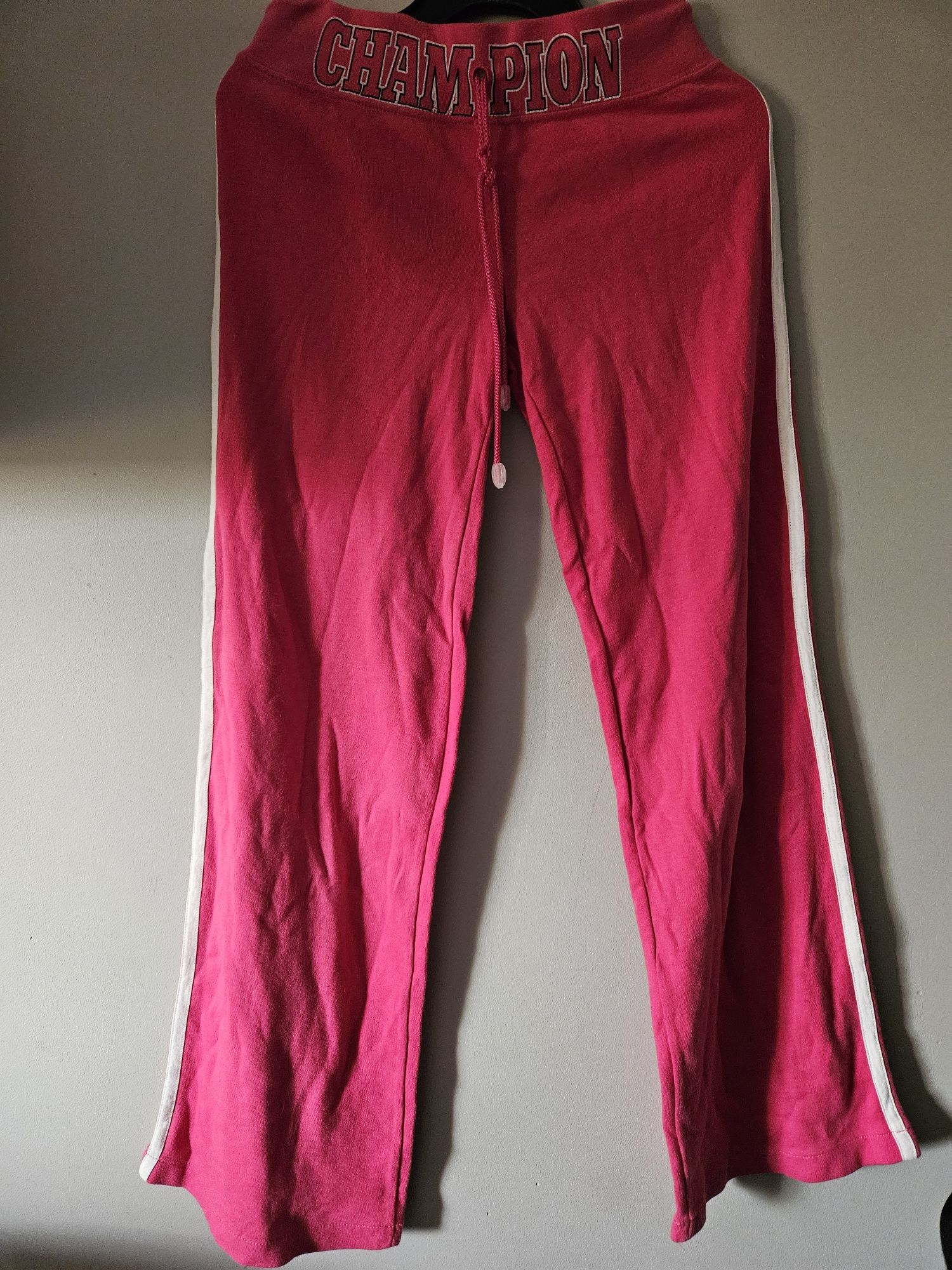 Różowe spodnie dresowe r XS