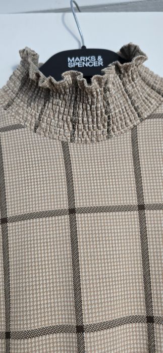 Beżowa sukienka w kratkę