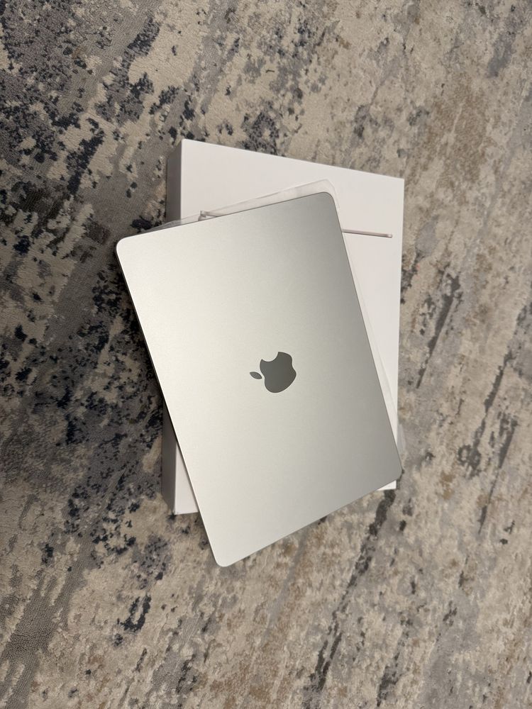 Macbook Air M2 8/256gb