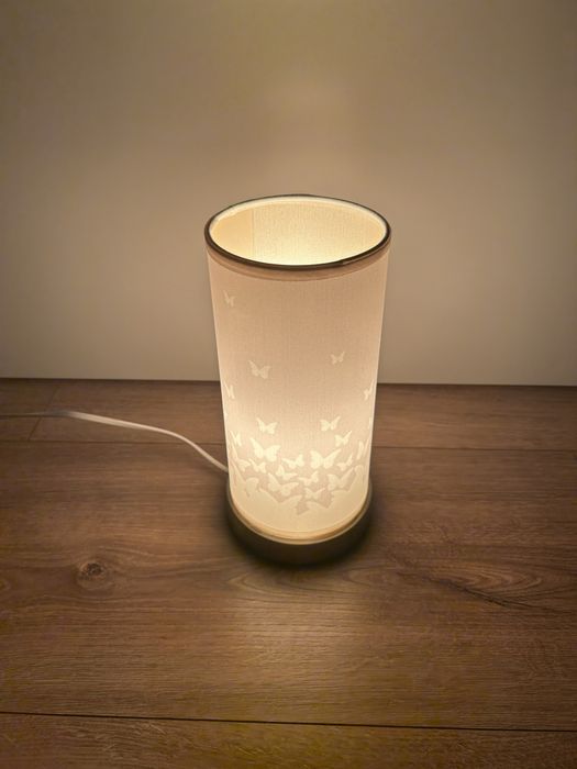 Lampka w motyle włączana na dotyk