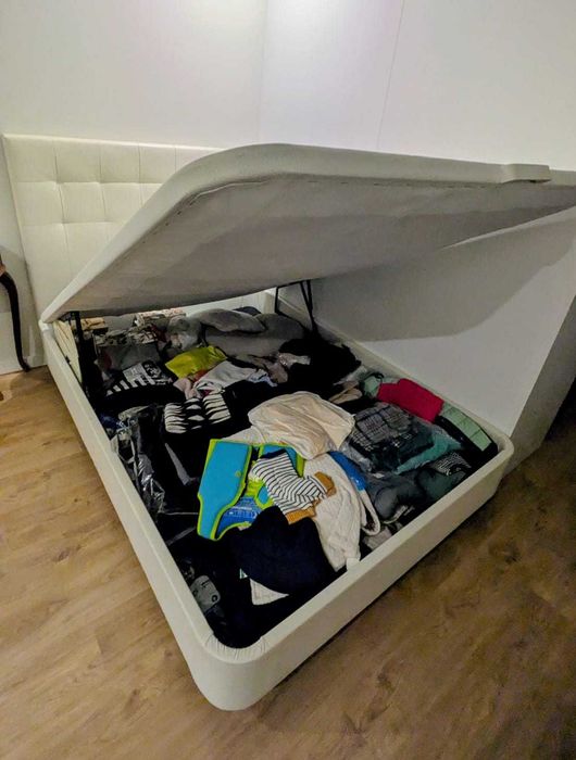 Cama IKEA KVITSÖY 1,40x2m-ótimo estado, com arrumação e pés reguláveis