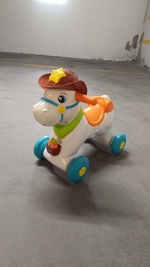 Cavalo com baloiço chicco