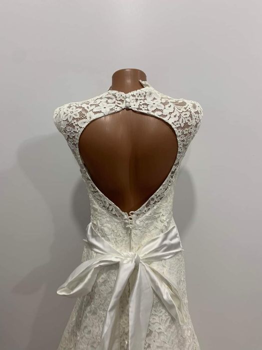 Сукня весільна зі шлейфом