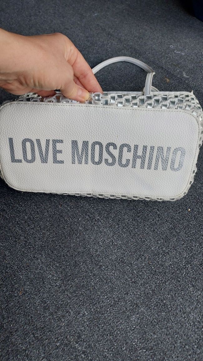 Torebka bialo-srebrna Love Moschino