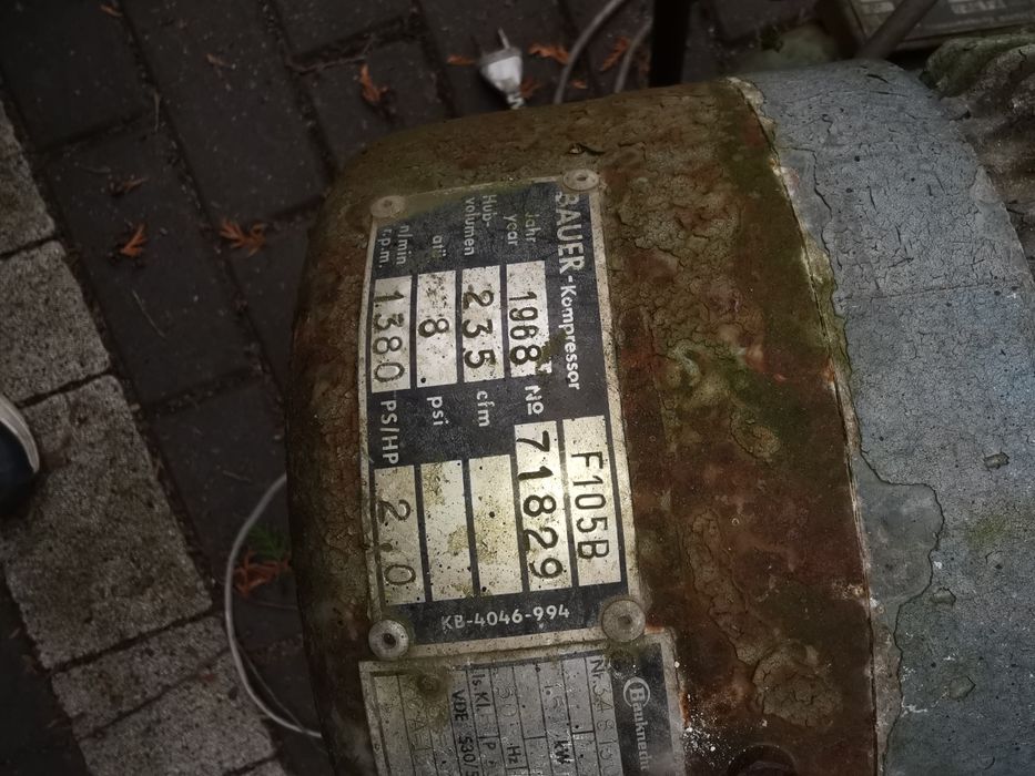 Sprężarka powietrza dwutlokowa 230V