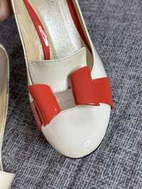 Лакові туфлі  35 розмір молочні/білі з червоним avante moda