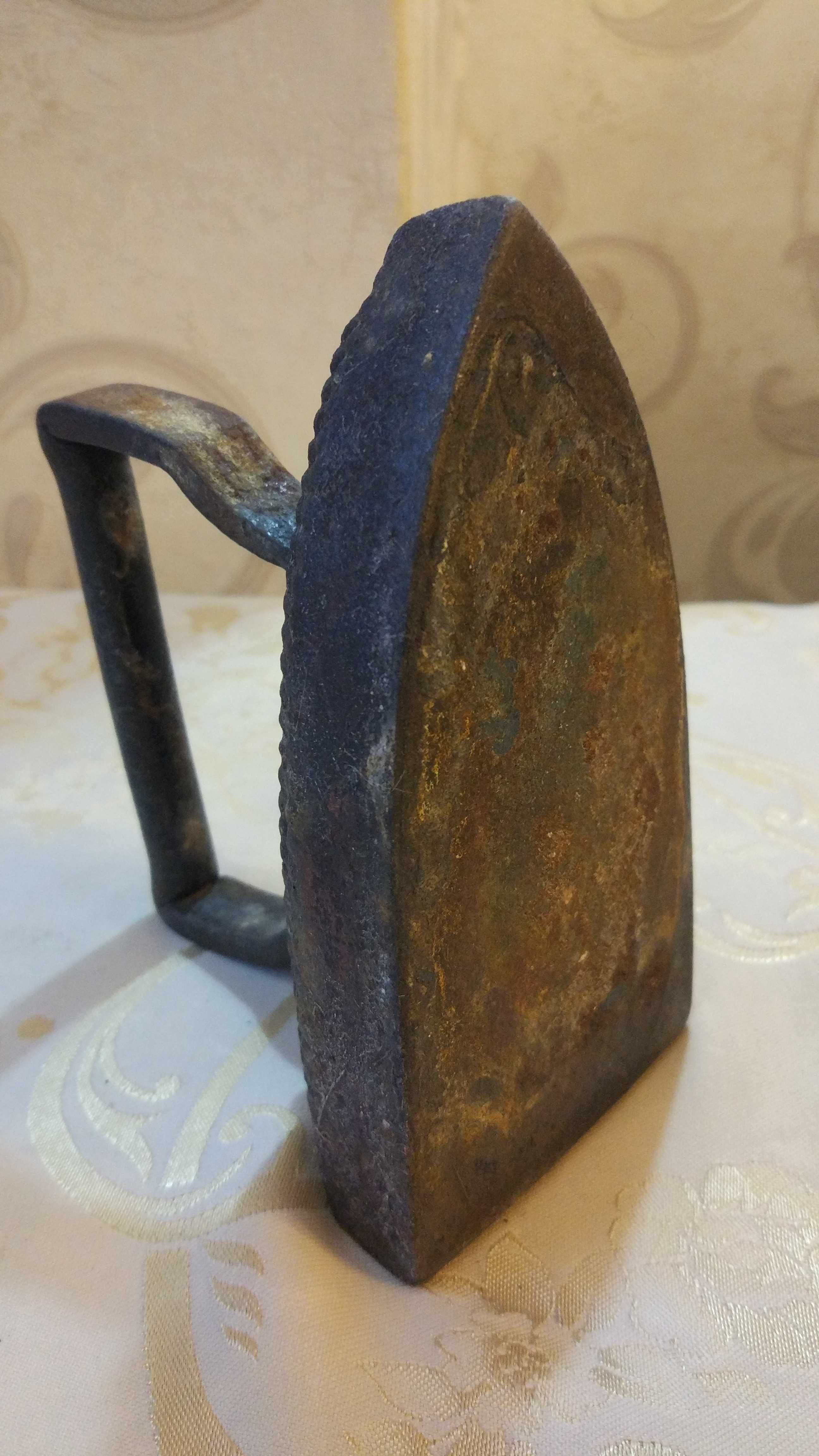 утюги не рабочие из СССР ( на запчасти)