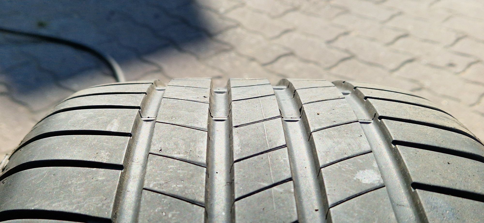 225/40 R18 92Y Bridgestone Turanza T005 6mm 2022r
