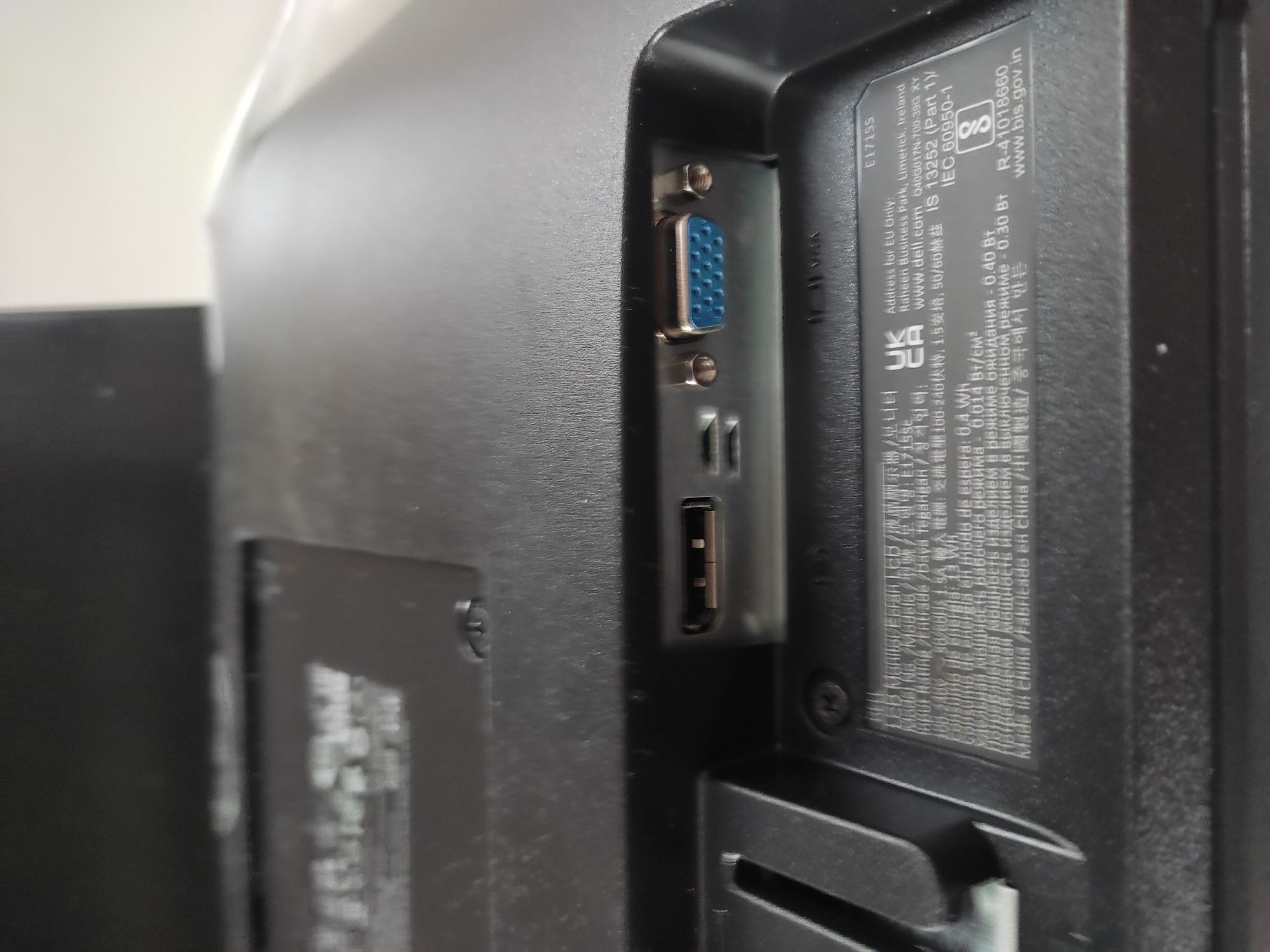 Monitor Dell E1715S nieużywany jak nowy.