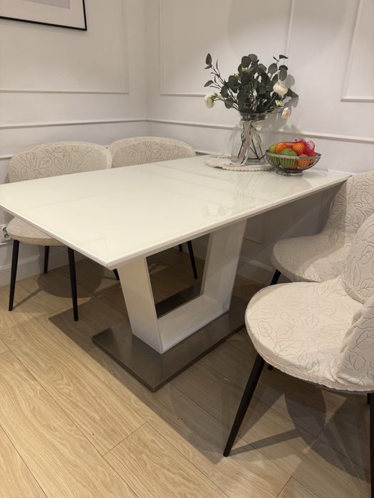 Rezerwacja Sprzedam stół rozkładany 140cm + krzesła