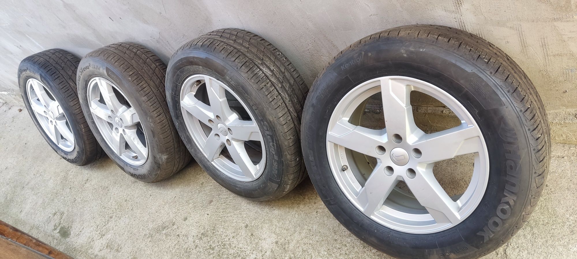 Продам літні колеса з резиною R17 215/65