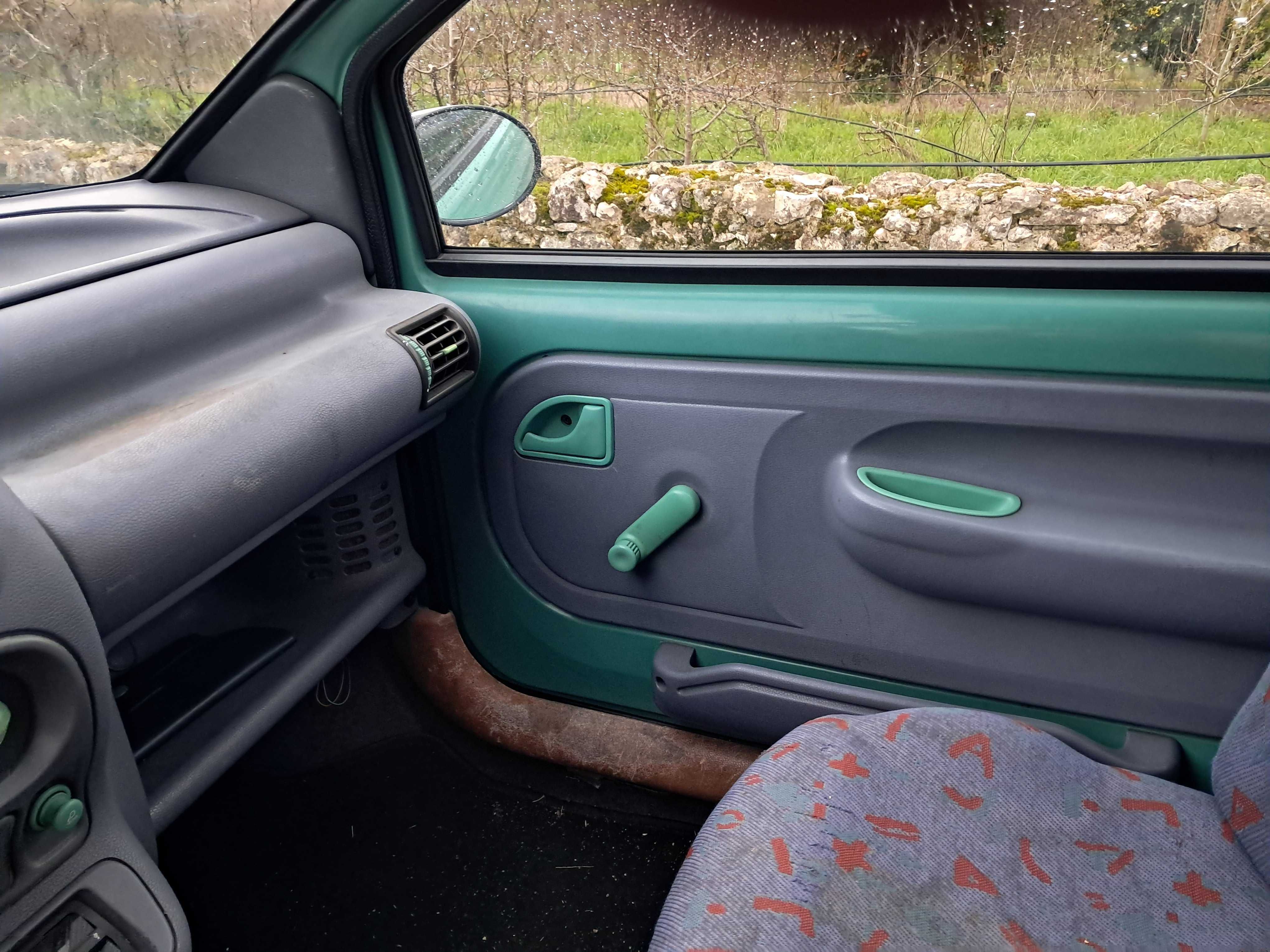 Twingo de 1993 em bom estado