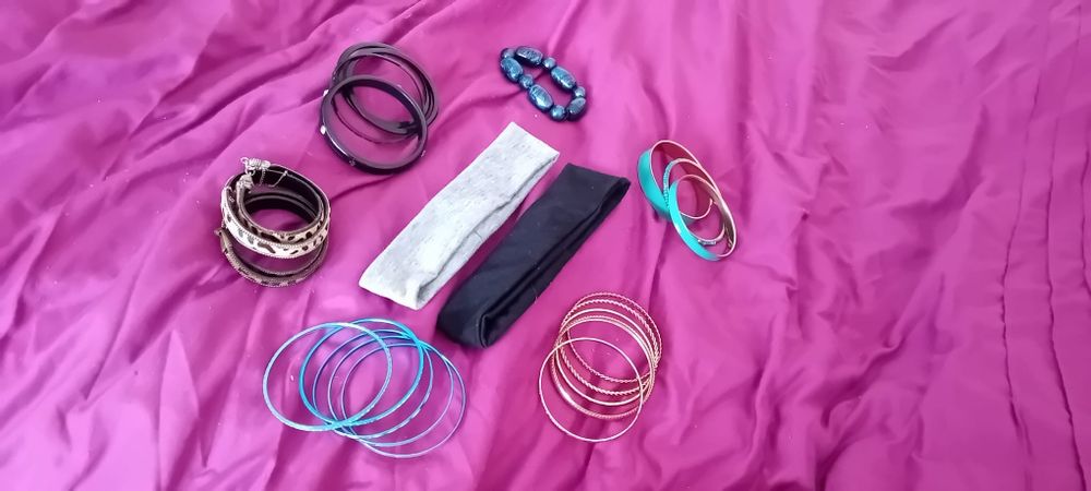 Conjunto pulseiras e fitas para cabelo (22 peças)