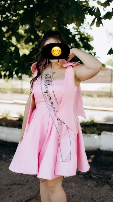 Продам вечірню сукню одягнена два рази стан нової