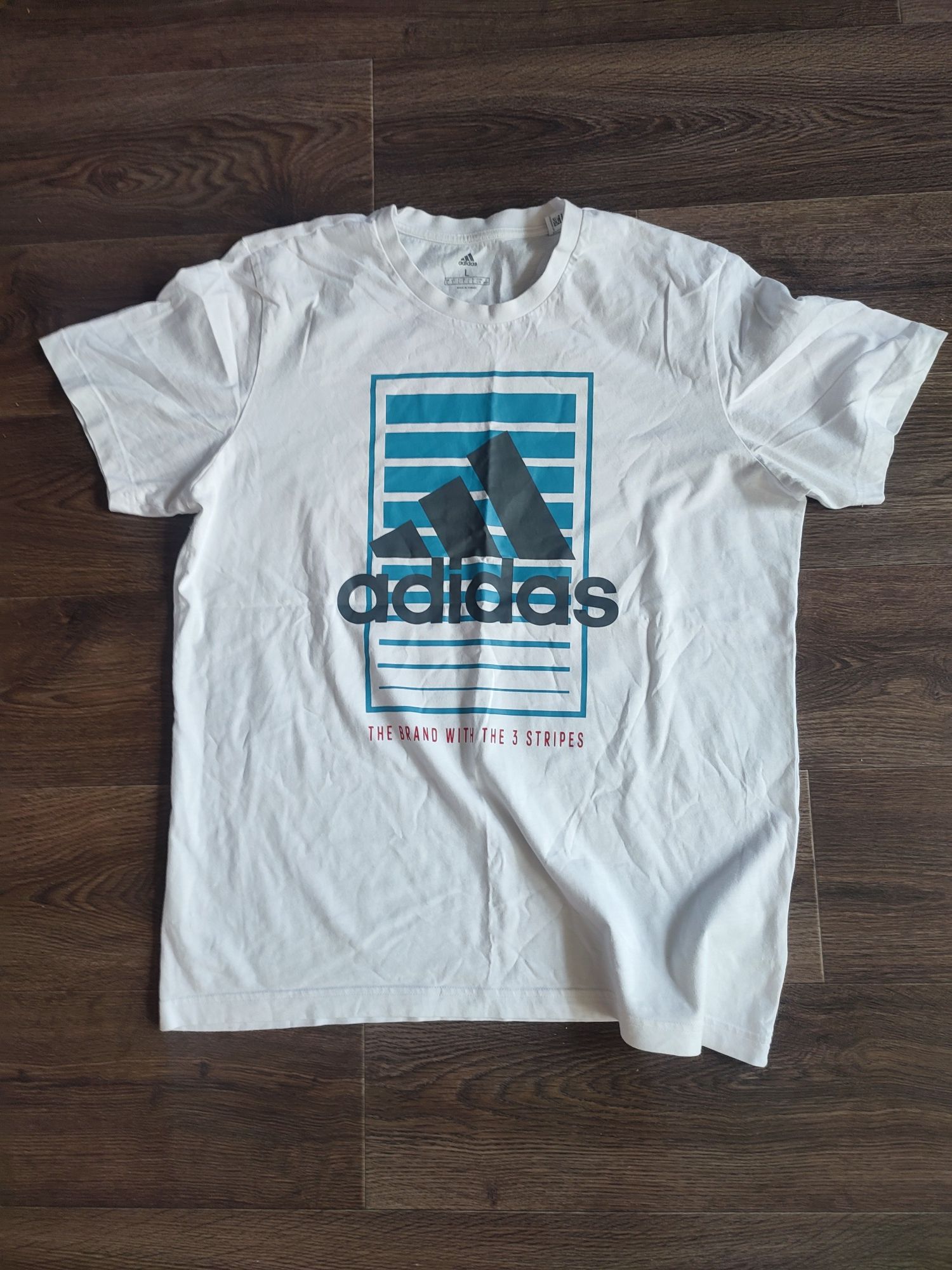 Базова футболка Adidas с классным принтом
