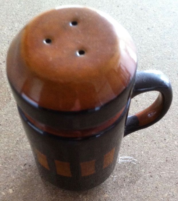 pimenteiro e saleiro em ceramica