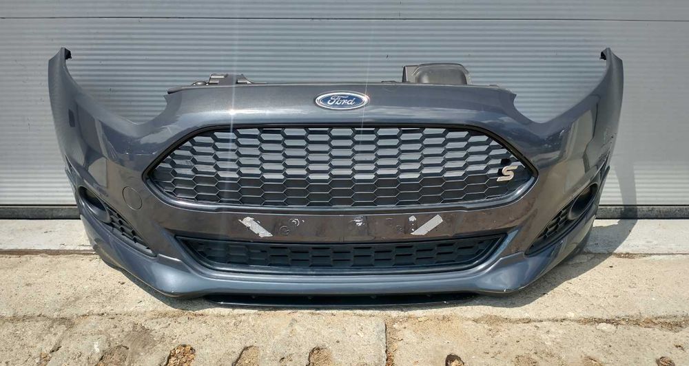Передний бампер Ford Fiesta MK7  usa в цвет st рест дорест