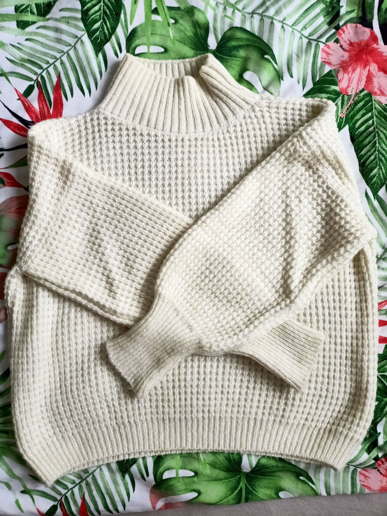 Śmietankowy sweterek z półgolfem, XS/M
