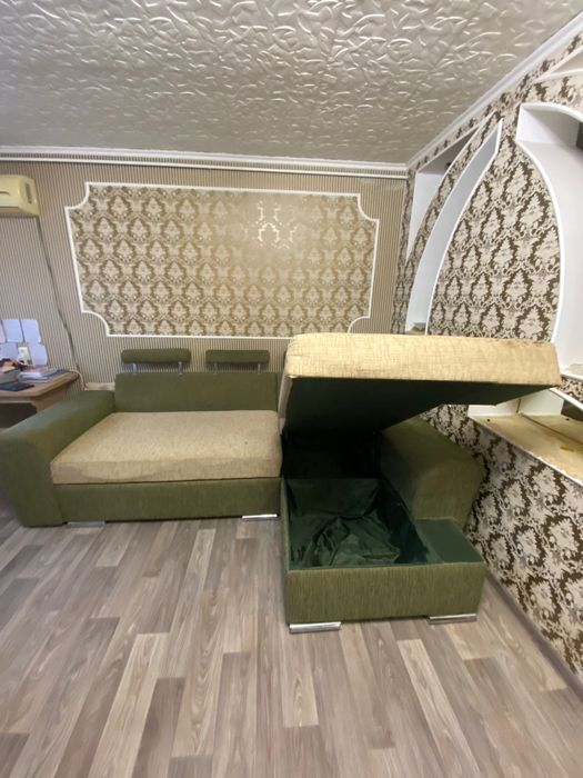 Великий, класичний кутовий диван